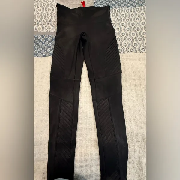Spanx Moto Faux Leather Black Leggings Pants, size M EUC! - Image 3