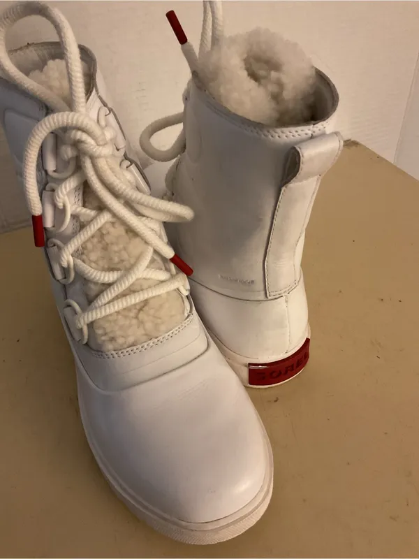 Sorel women White leather waterproof Joan of Artic next lite boots US 6.5 - Image 6