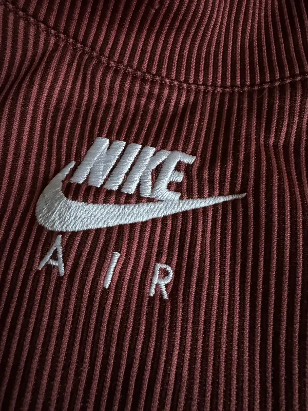 Nike Air Cropped Workout Tank - Image 2
