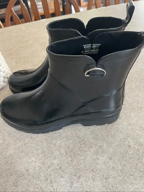 Capelli of New York Black Glossy Short Rain Boots - Image 3