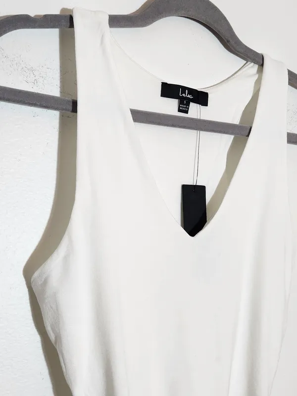 Lulus White V-Neck Sleeveless Crop Top Size Small NWT - Image 3