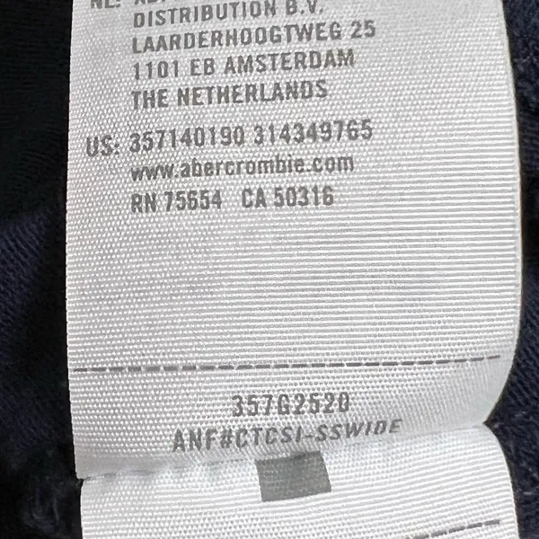 Hollister California T-shirt with Stitched on Logo - Size Large - VGUC - Image 6