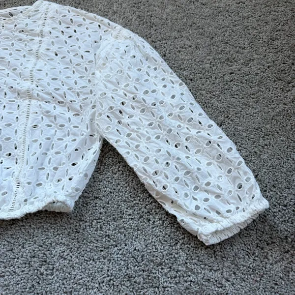 Forever 21 White Eyelet Cropped Blouse Size Medium - Image 5