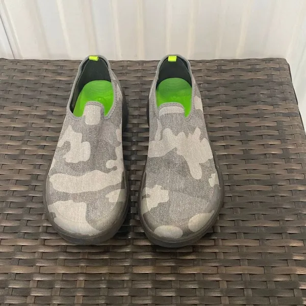 OOFOS OOmg eeZee low recovery sneakers women’s size 10 - Image 2