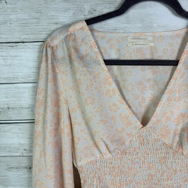 Urban Outfitters Floral Long Sleeve Crop Top Size Small - Image 4