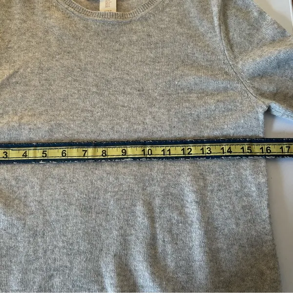Ellen Tracy Gray Beige Cashmere Sweater - Image 6