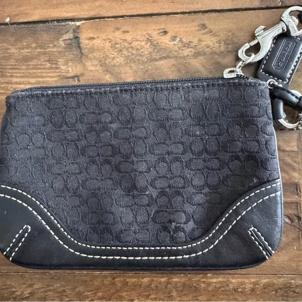 COACH Vintage Y2K Leather‎ Wristlet - Image 2