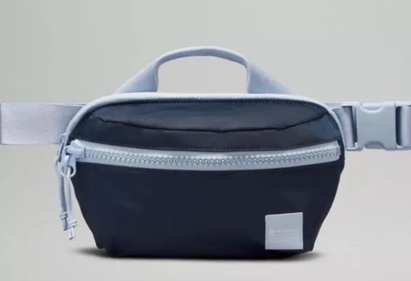 Lululemon All Day Essentials Belt Bag 2.5L True Navy/Blue Linen 🆕 SOLD OUT - Image 3