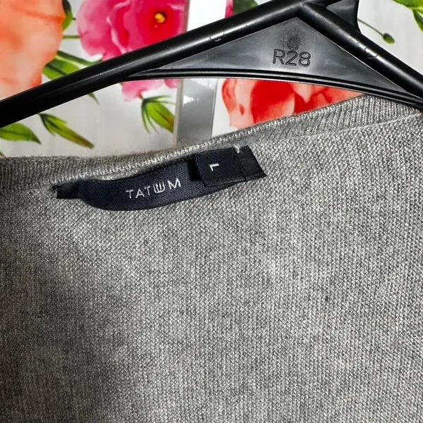 S11. Tatum cardigan Size large - Image 2