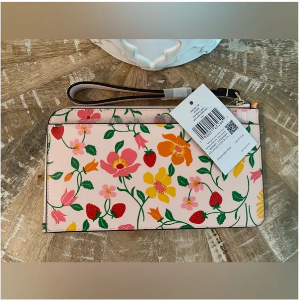 Kate Spade Lucy strawberry Garden wallet Medium Wristlet NWT - Image 5