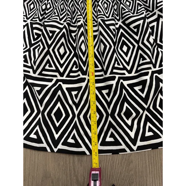 White House Black Market Geometric Print Black/White Skirt, Medium - Image 4
