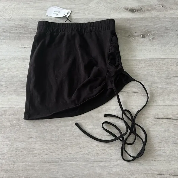 Cider Solid Ruched Mini Skirt With Strap Black S NWT - Image 7