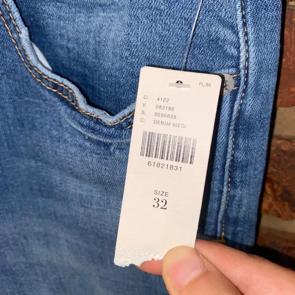NWT Anthropologie Pilcro Distressed Blue Denim Slim Boyfriend Crop Jeans Size 32 - Image 6