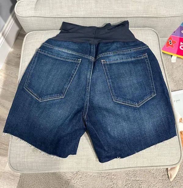 Old Navy Maternity Shorts - Image 3