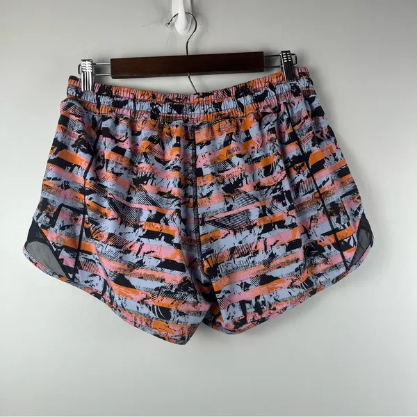 Lululemon Hotty Hot Multi Shorts size 10 tall Black Blue Orange print - Image 3