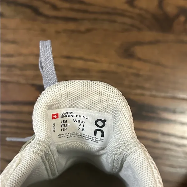 On Running Cloud Sneakers in Cream and Yellow Gray Size 9.5 - Image 5