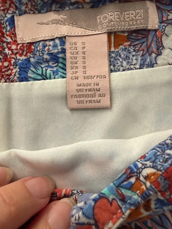 Forever 21 Floral Skirt in Blue, Red & White Size Small - Image 3