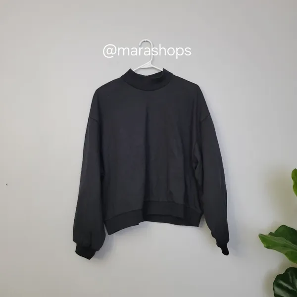 Levi's Black Mockneck Crop Sweatshirt - Image 2