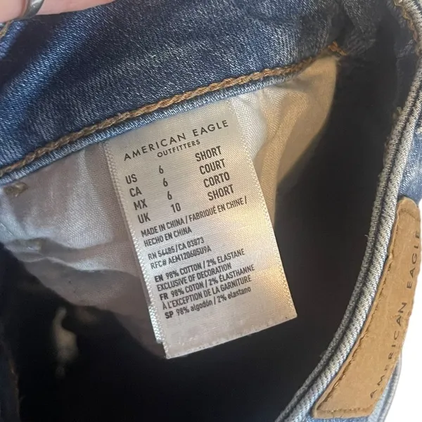 American Eagle Women's Size 6 Light Wash‎ Distressed Skinny Jeans - Image 7