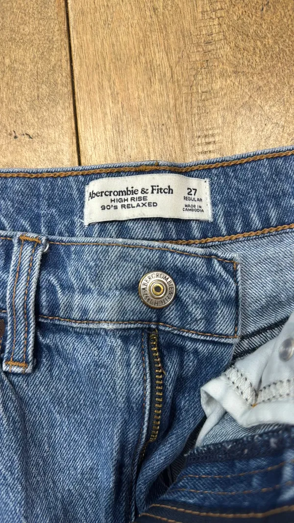 Abercrombie High-Rise Jeans 90s Relaxed - Image 2