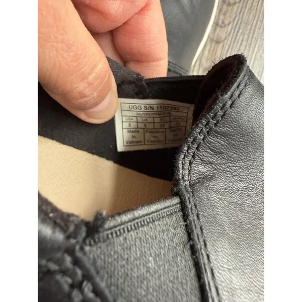 UGG Black‎ Leather Slip On Sneakers Shoes Women's Size 8 - Image 4