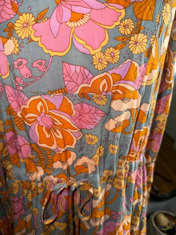 entro Floral V-Neck Tie-Waist Dress in Pink, Orange & Gray - Image 12