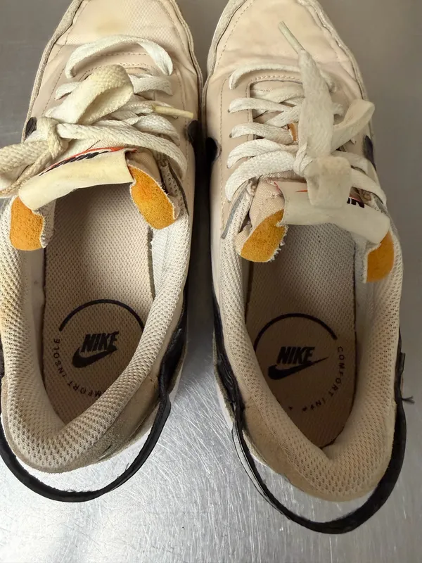 Women’s Nike waffle sneakers size 8.5 - Image 11
