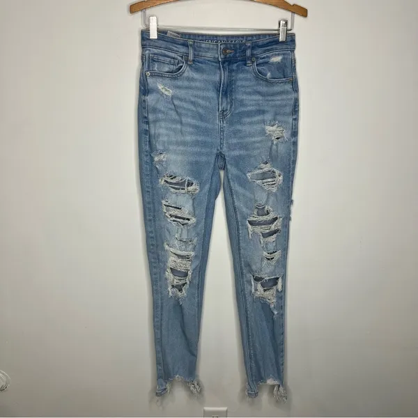 American Eagle destroyed mom jeans light wash‎ women’s size 4 long trendy casual - Image 2