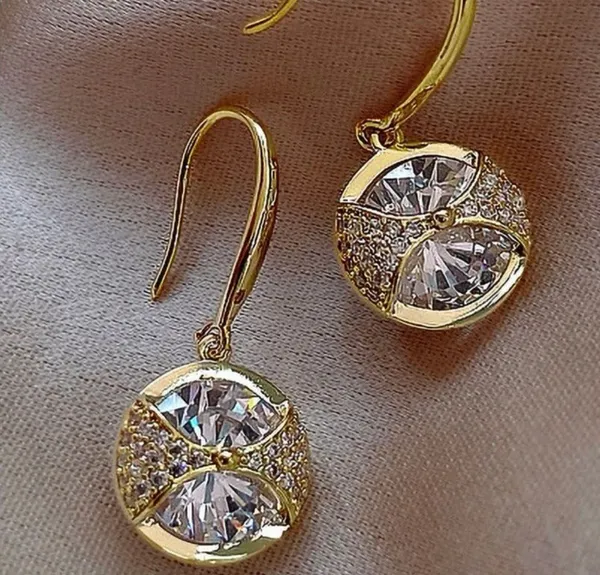 Boutique BRAND NEW-GOLD PLATED CRYSTAL DROP EARRINGS So elegant and beautiful, brand new, never worn - Image 3