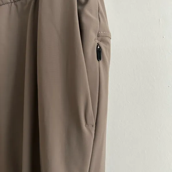 NWOT Vuori Cropped High-Rise Straight Pants in Taupe - Image 5