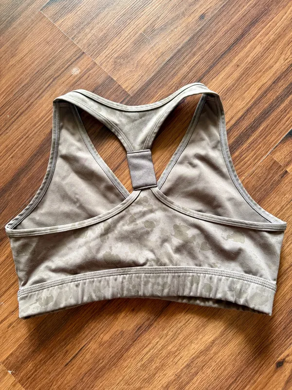 Alphalete Surface Wrap Bra - Pebble Print Mocha - Image 3