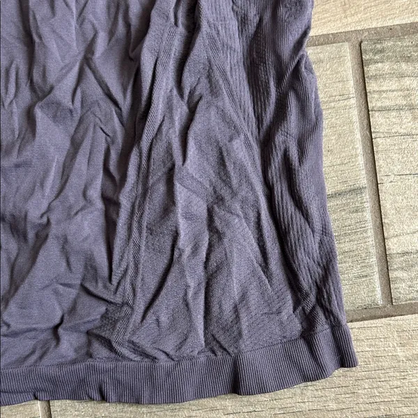 Elegant Women's gray active Tank Top - Image 3