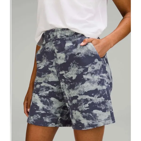 Lululemon Loungeful High-Rise Short 7" Heritage Camo Wash WP Blue Multi Size‎ 16 - Image 2