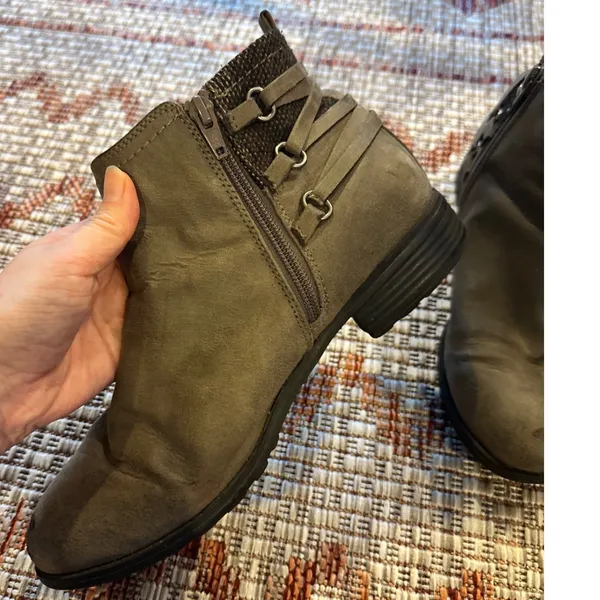 WHITE MOUNTAIN | Women's‎ Grey Suede Side Zip Ankle Booties - Image 3