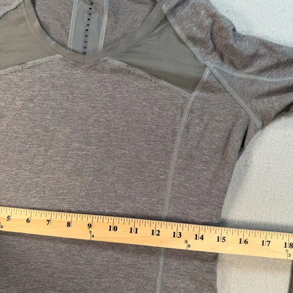 Lululemon Gray Long Sleeve Running Top Mesh Panels Back Pocket Wheel Graphic - Image 5