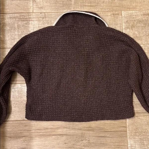 SO Brown V-Neck Sweater with White Collar - Image 4