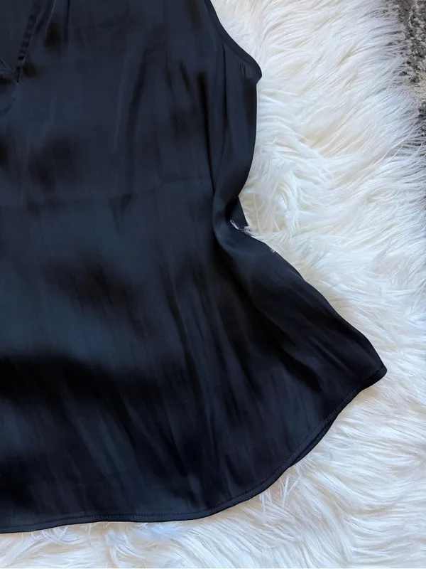 Banana Republic split neck shell tank - Image 2
