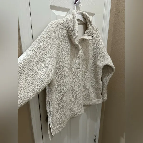 AERIE Ivory Cloud Sherpa Oversized Sweater Super Soft Cozy size Medium - Image 11