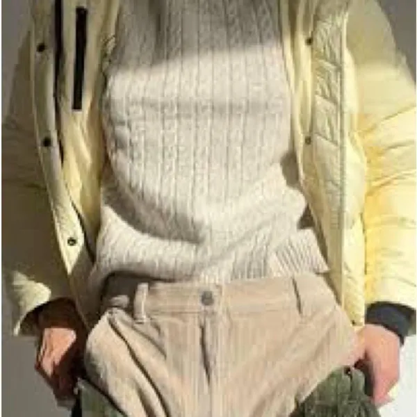 NWOT - Aritzia Super Puff Shorty in Light Yellow size small - Image 13