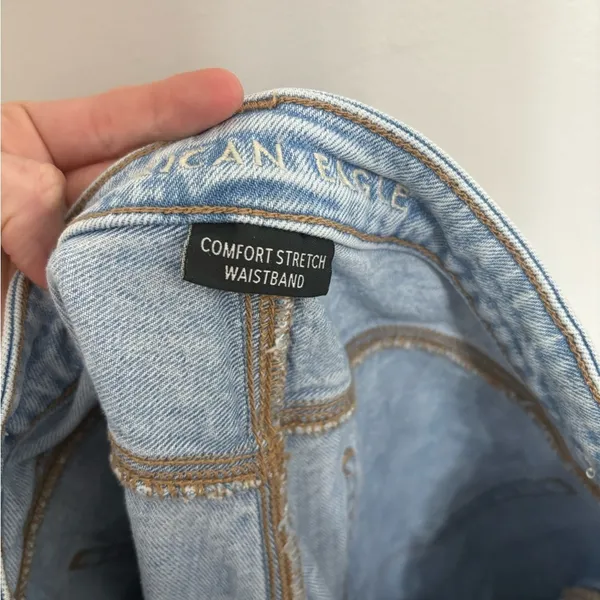 American Eagle Destroyed Light Wash Mom Jean Comfort Stretch Waist - Size 6 - Image 4