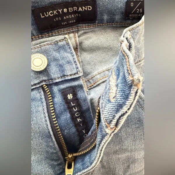 Lucky Brand Women's Light Blue Bootcut Jeans with Knee Rip - Image 3