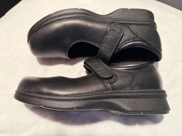 Propet Black Women's Mary Jane comfort leather shoes size 6.5M - Image 4