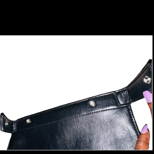 Matt & Nat SIMS Vegan Leather Clutch Minimalist Sustainable Eco Conscious Black - Image 4