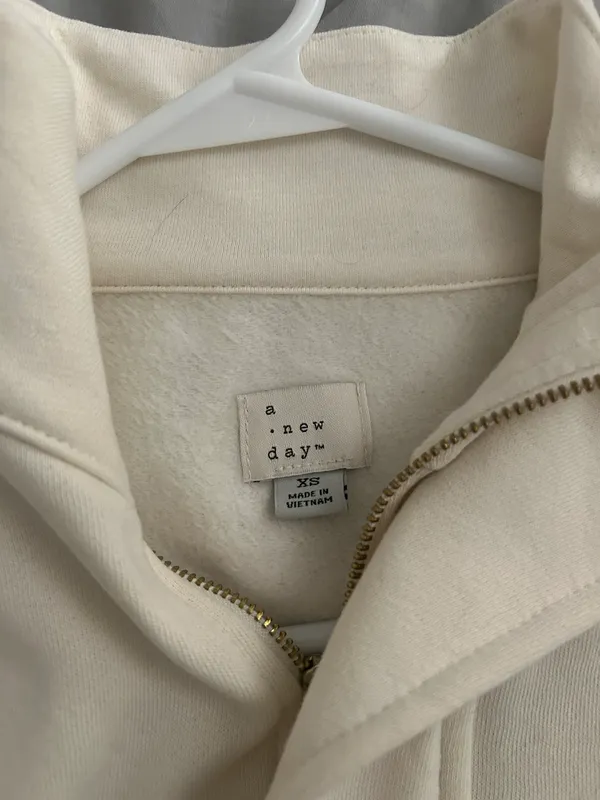 Target Zipper Sweatshirt - Image 2