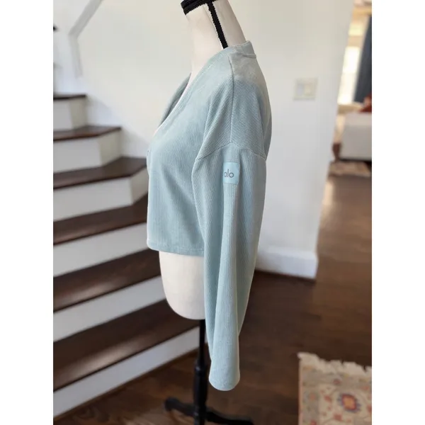 Alo Light Blue Ribbed Fleece Material Cropped Button V-Neck Long Sleeve Cardigan - Image 3