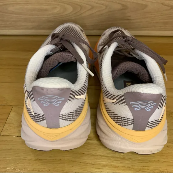 Hoka One One Clifton 9 GTX Sneakers Cosmic Pearl / Smokey Quartz - Size 8.5 - Image 4