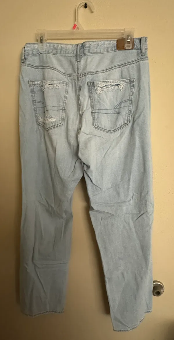American Eagle Mom Straight Jeans - Image 3
