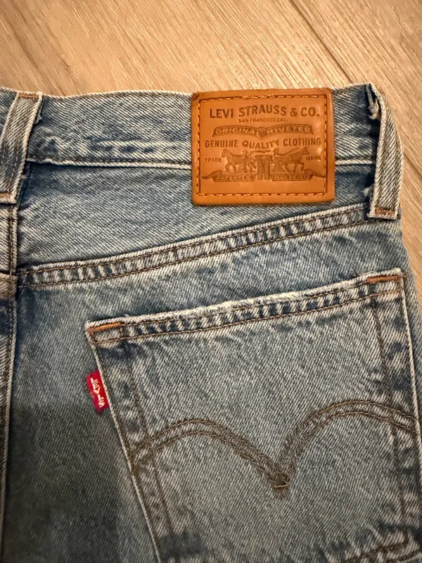 Levi's Premium Wedgie Straight Distressed Jeans Size 26 - Image 7