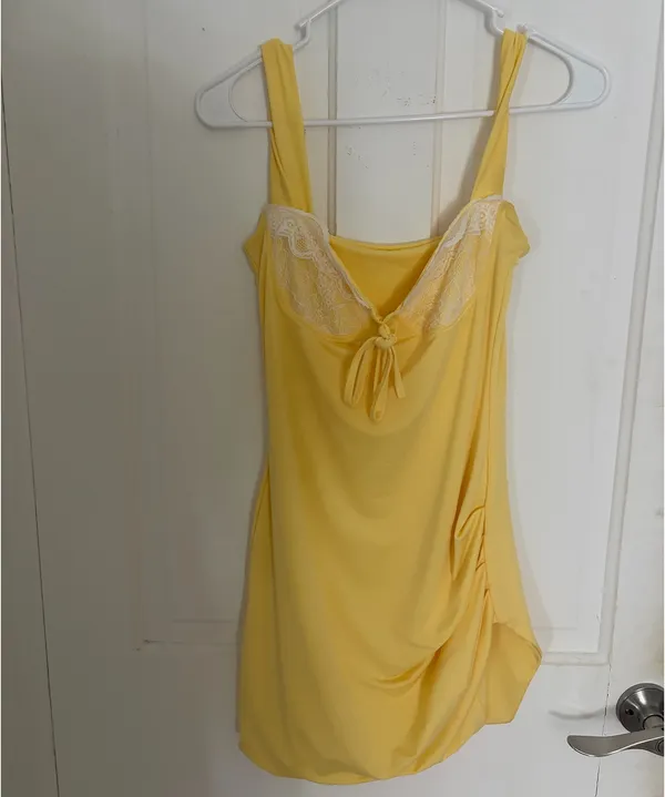 Yellow lace dress - Image 2