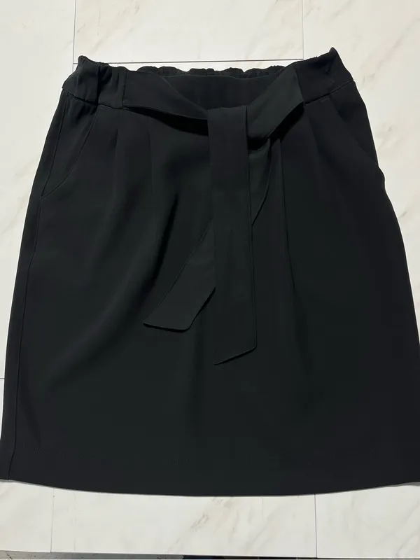 Lululemon Noir Black Pull on Skirt with attached belt tie size 6 - Image 3
